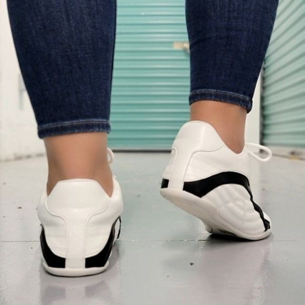 White Women Low Top Sneakers Synthetic Round Closed Toe Padded Shoes - Picture 4 of 6